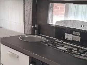 Ben je op zoek naar het perfecte vakantiehuisje op wielen  Wij verkopen onze zeer nette en complete instapklare en altijd droog gestalde caravann