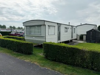 Zeer ruim hoekperceel met parking voor het plaatsen van stacaravan in Dunepark