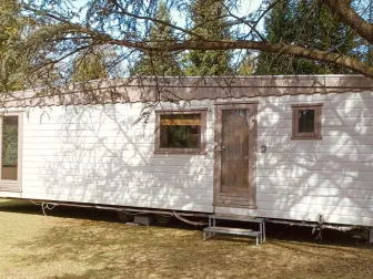 Stacaravan / chalet te koop. Ook ideaal bij een verbouwing.