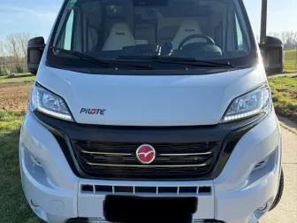 Prachtige campervan Pilote V600G van mei 2022 automaat